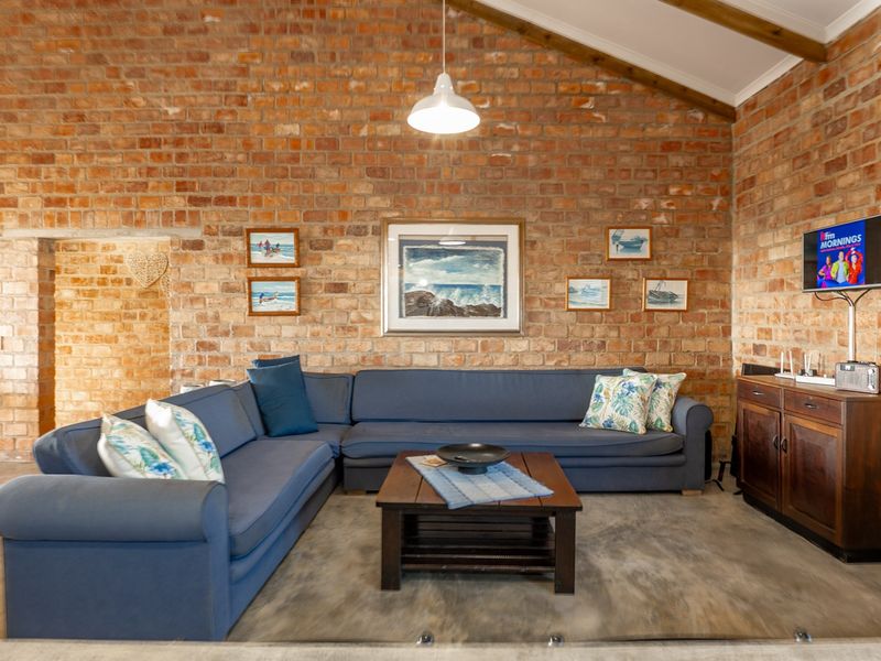 Charming Coastal Retreat in Struisbaai – Ideal for Retirement or a Coastal Start - Photo 8