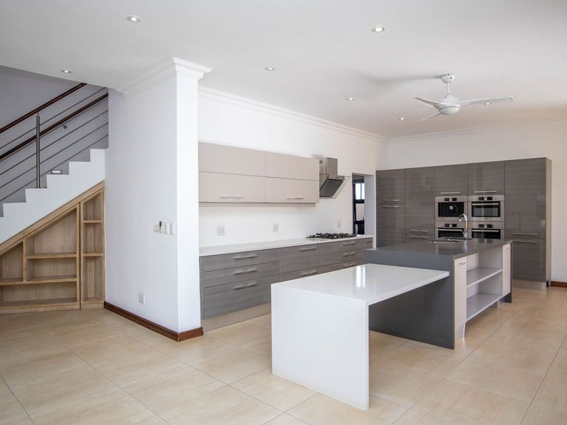 Spacious Family Home with Stylish Comfort and Exceptional Features - Photo 4