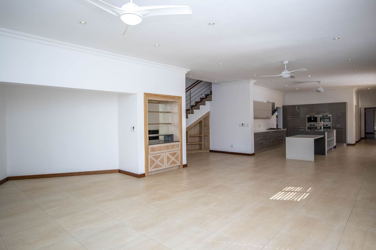 Spacious Family Home with Stylish Comfort and Exceptional Features - Photo 3