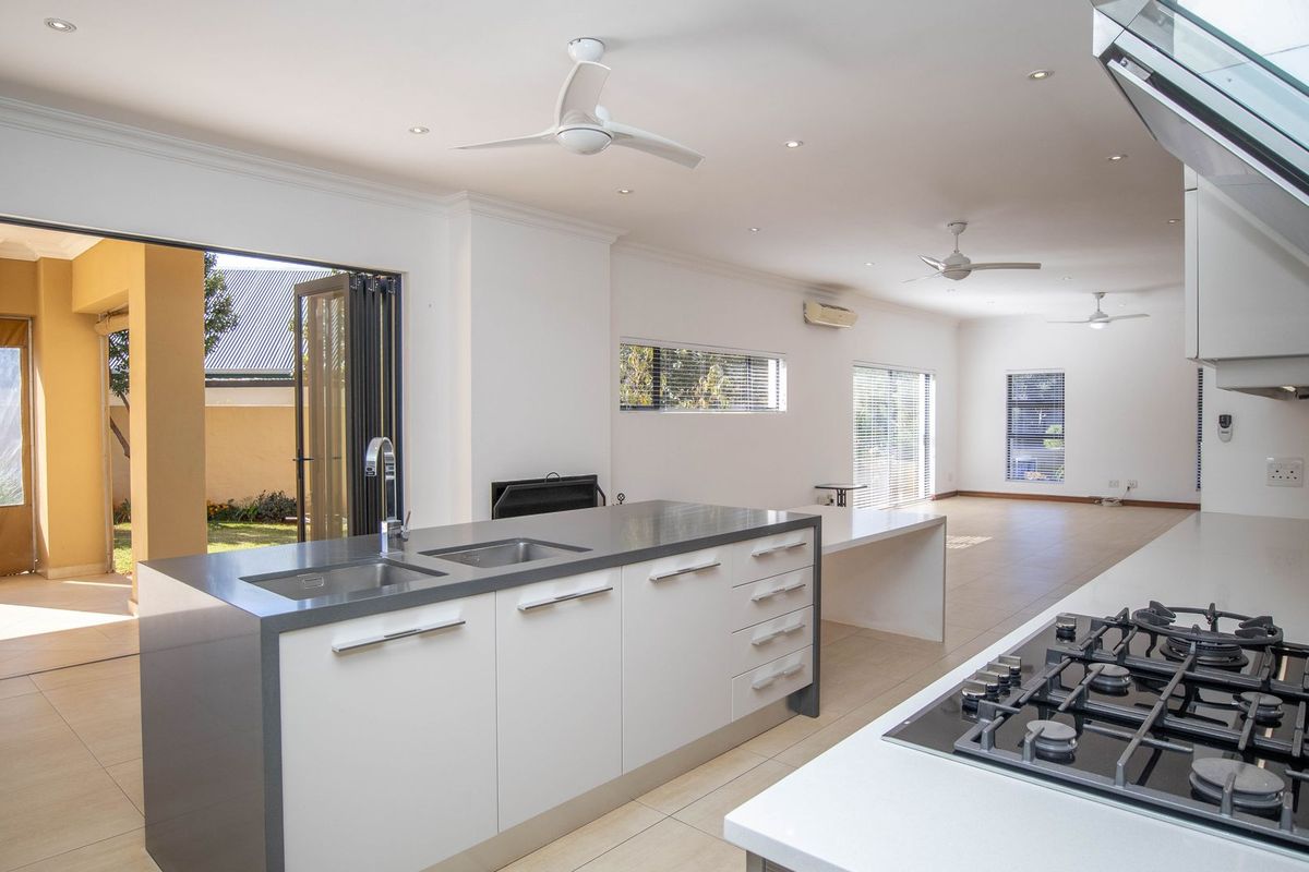 Spacious Family Home with Stylish Comfort and Exceptional Features - Photo 5