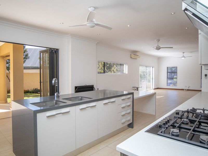 Spacious Family Home with Stylish Comfort and Exceptional Features - Photo 5