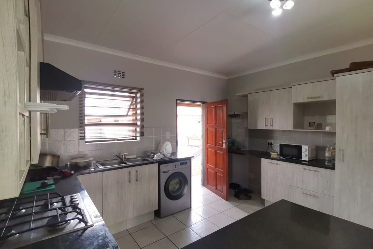 Effortless Living in Sought-After Blue Berry Lane Complex - Photo 3
