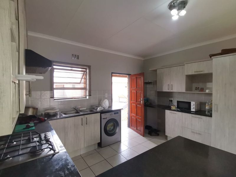 Effortless Living in Sought-After Blue Berry Lane Complex - Photo 3