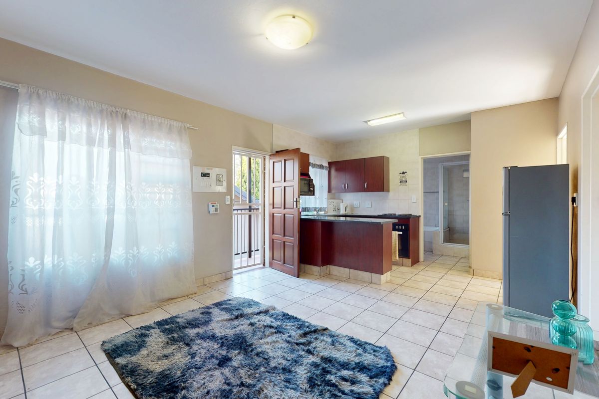 Perfect Student Apartment! - Photo 3