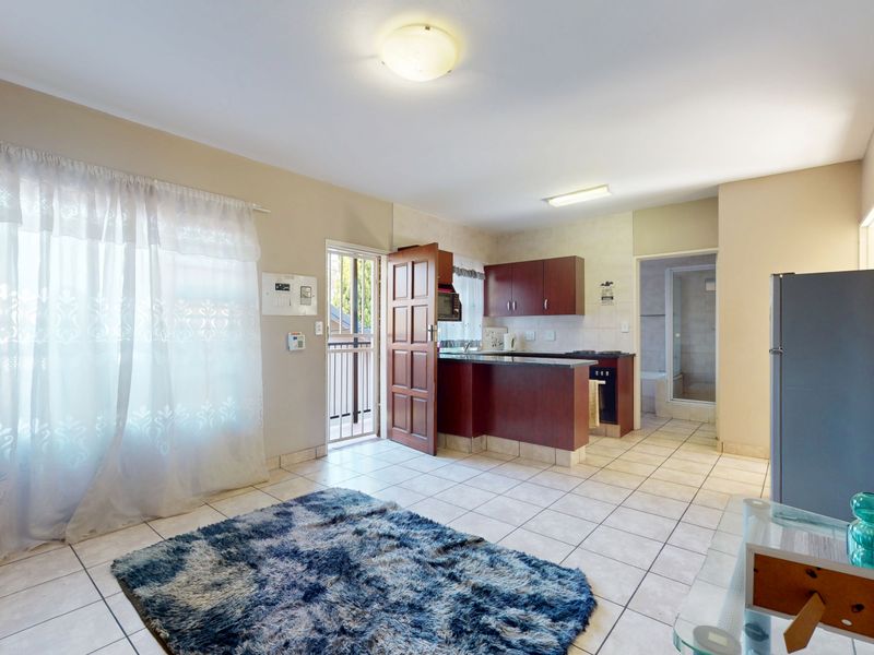 Perfect Student Apartment! - Photo 3