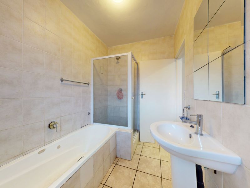 Perfect Student Apartment! - Photo 10