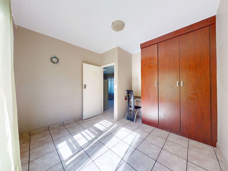 Perfect Student Apartment! - Photo 8