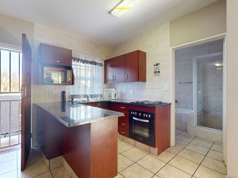 Perfect Student Apartment! - Photo 4