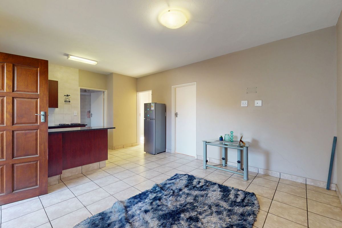 Perfect Student Apartment! - Photo 2