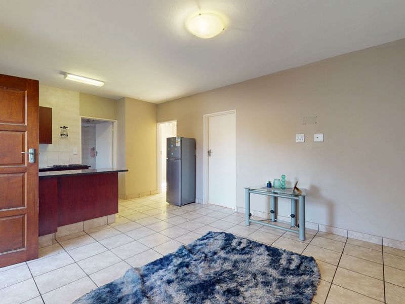 Perfect Student Apartment! - Photo 2