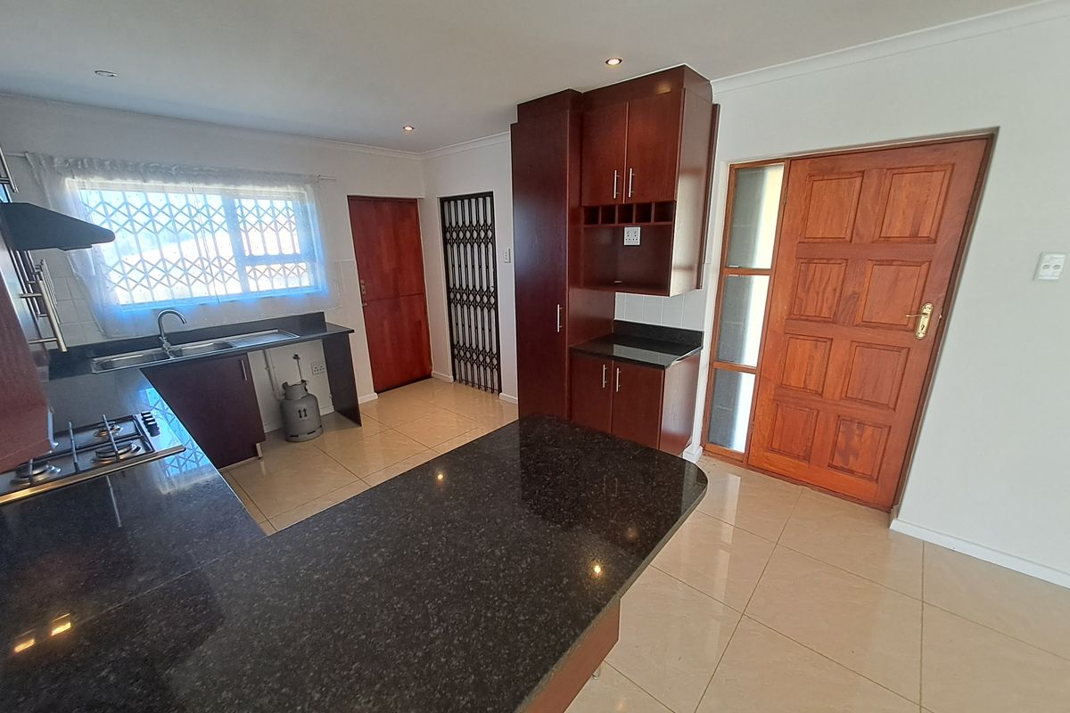 Spacious 3 Bedroom Townhouse in Westering - Photo 5