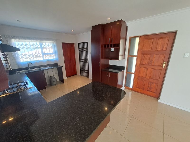 Spacious 3 Bedroom Townhouse in Westering - Photo 5