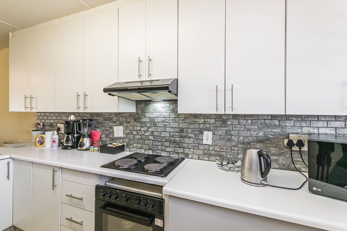 Extremely Modern Unit Safe and Spacious - Photo 2