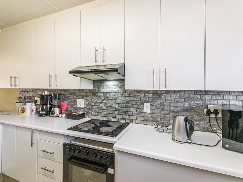 Extremely Modern Unit Safe and Spacious - Photo 2