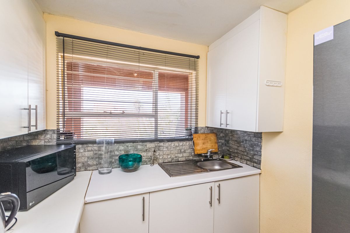 Extremely Modern Unit Safe and Spacious - Photo 4
