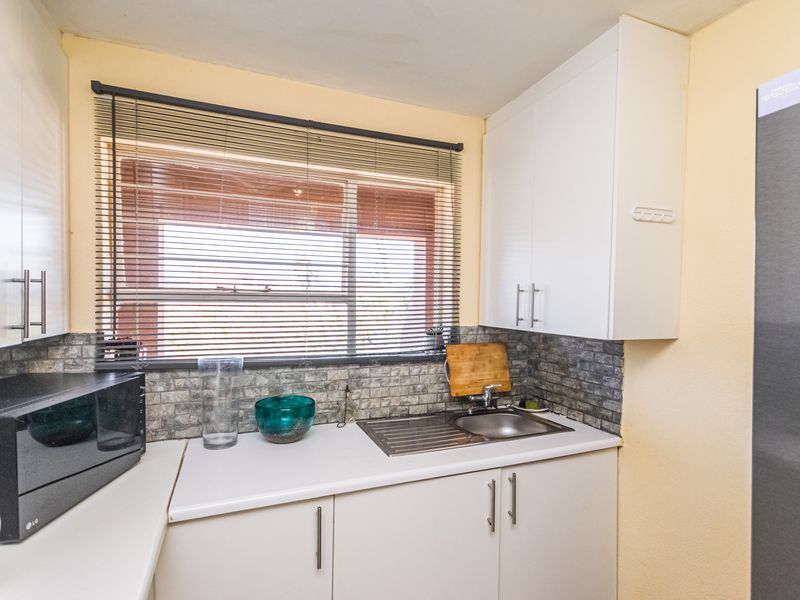 Extremely Modern Unit Safe and Spacious - Photo 4