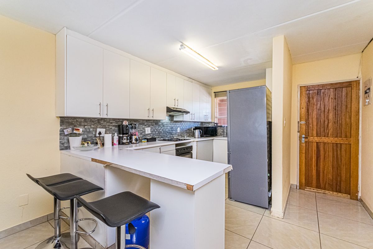 Extremely Modern Unit Safe and Spacious - Photo 5