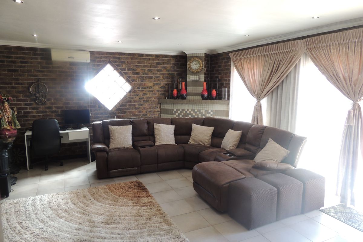 Effortless Living - Photo 2