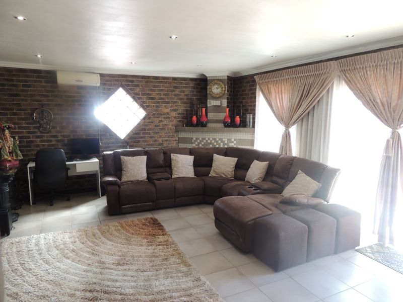 Effortless Living - Photo 2