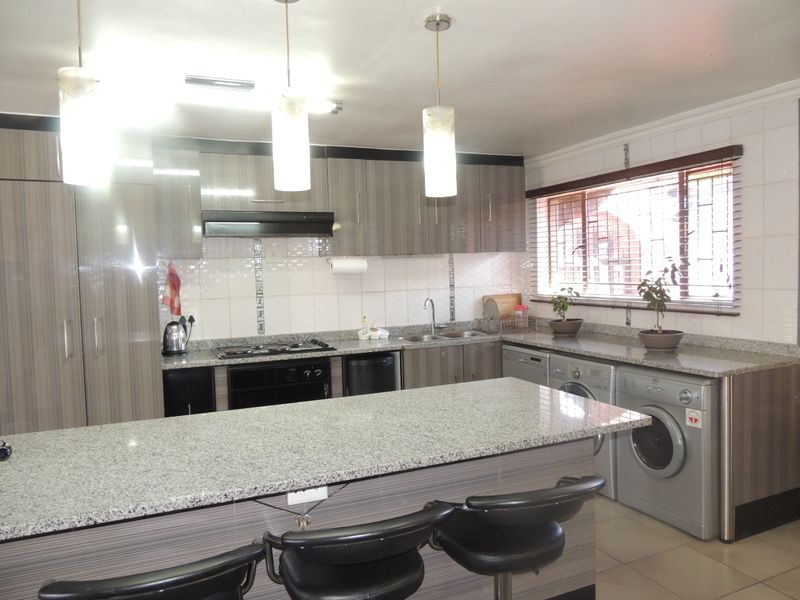 Effortless Living - Photo 3