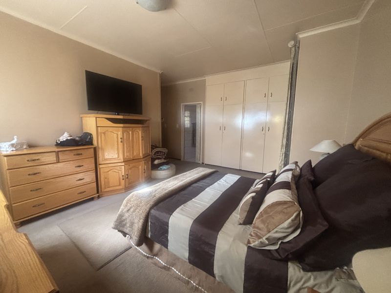 Privacy Guaranteed - Photo 8