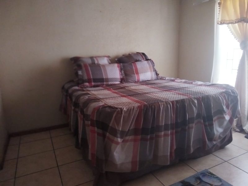 **Charming 3-Bedroom House for Sale in Boitekong Ext 3, Rustenburg** - Photo 10