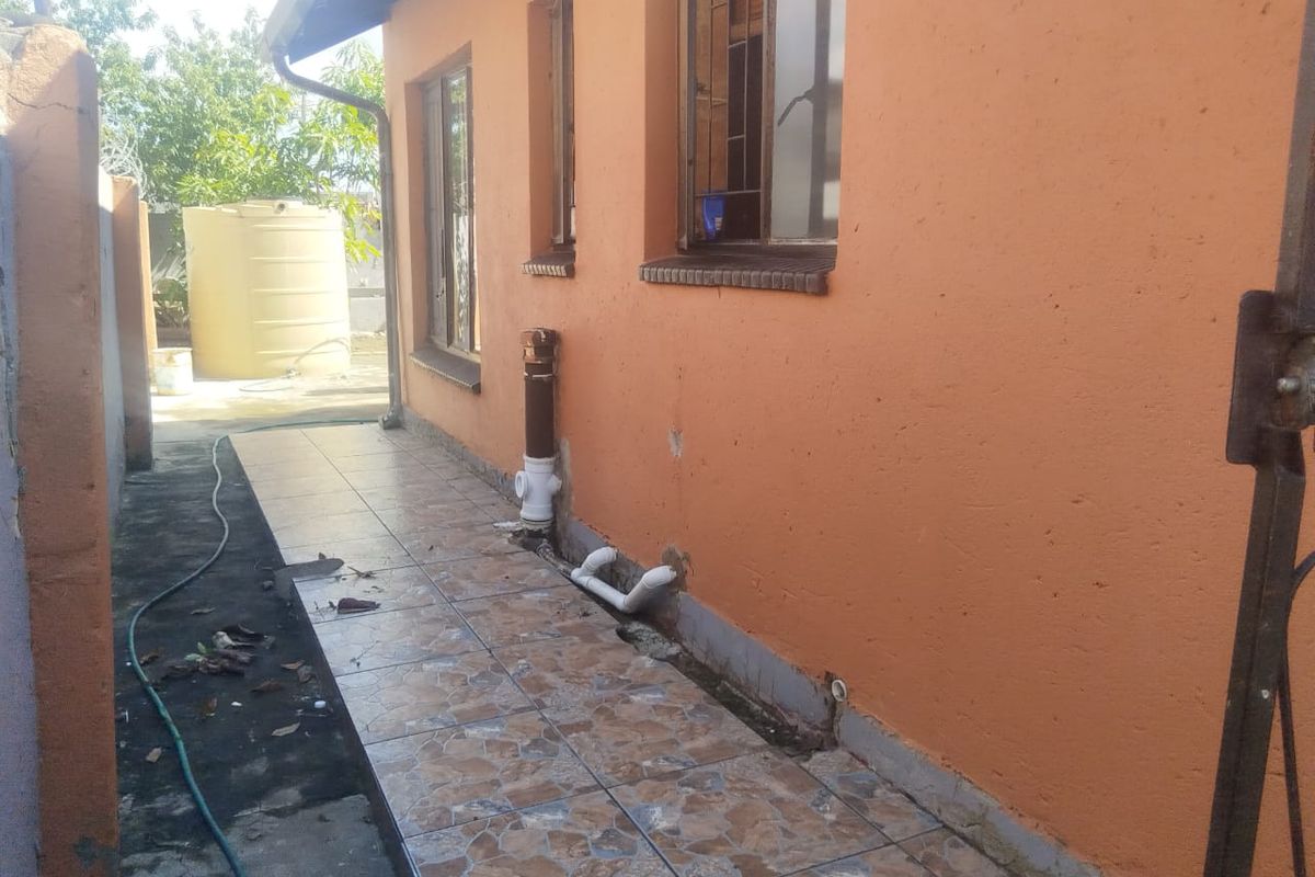 **Charming 3-Bedroom House for Sale in Boitekong Ext 3, Rustenburg** - Photo 5