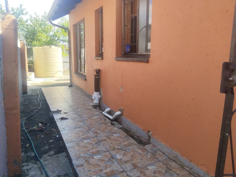 **Charming 3-Bedroom House for Sale in Boitekong Ext 3, Rustenburg** - Photo 5