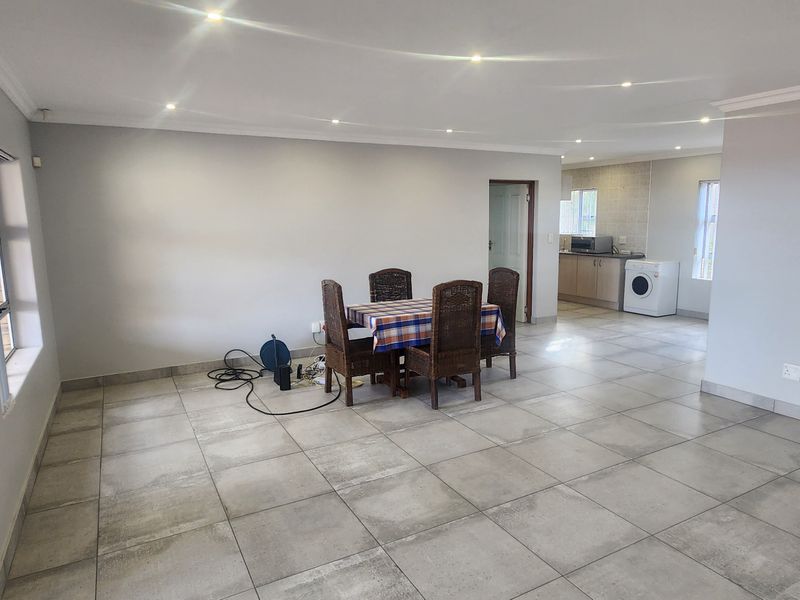 Spacious family home with sea views and bonus loose standing flatlet - Photo 8
