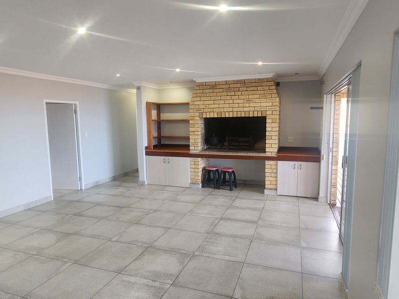 Spacious family home with sea views and bonus loose standing flatlet - Photo 9