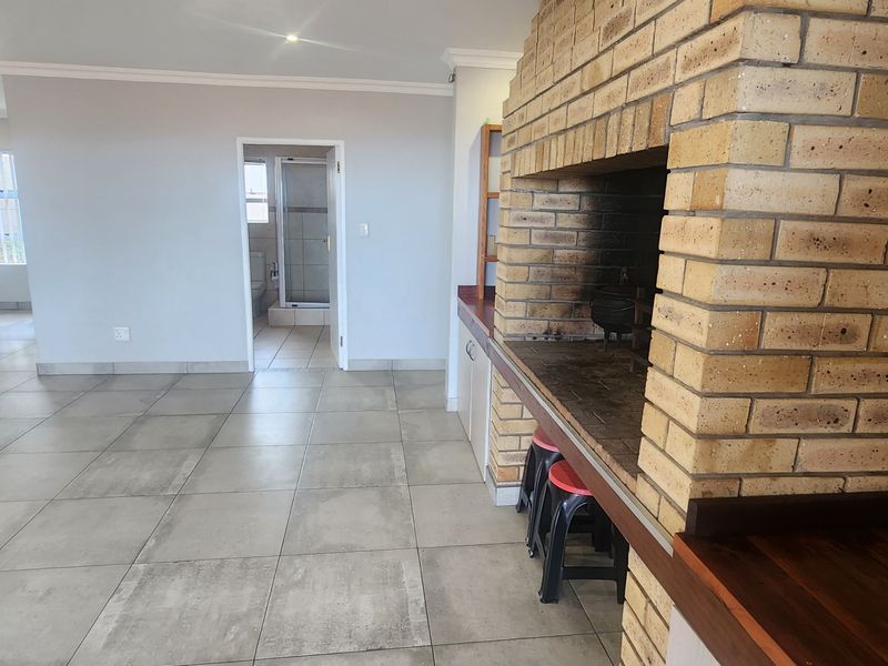 Spacious family home with sea views and bonus loose standing flatlet - Photo 7