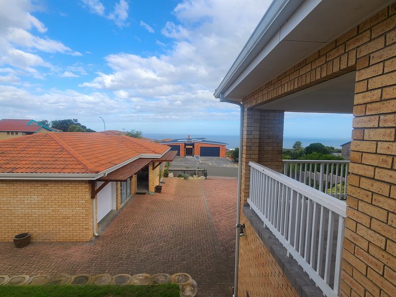 Spacious family home with sea views and bonus loose standing flatlet - Photo 2