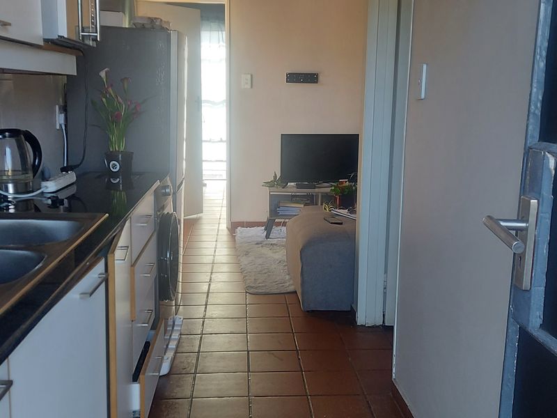 INVESTORS OPPORTUNITY- 1 BEDROOM APARTMENT AT BO-DORP - Photo 2