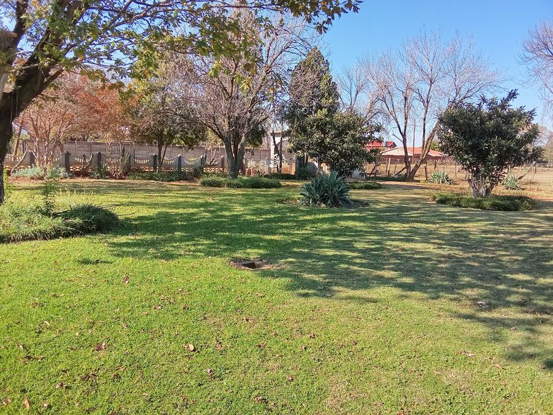3 bedroom farm for sale in Houtkop AH, Vereeniging offering comfort and convenience - Photo 2