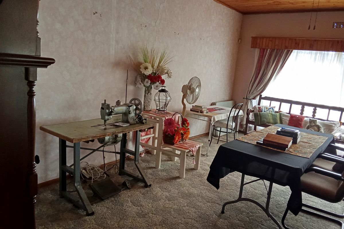 3 bedroom farm for sale in Houtkop AH, Vereeniging offering comfort and convenience - Photo 4