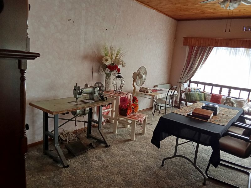 3 bedroom farm for sale in Houtkop AH, Vereeniging offering comfort and convenience - Photo 4