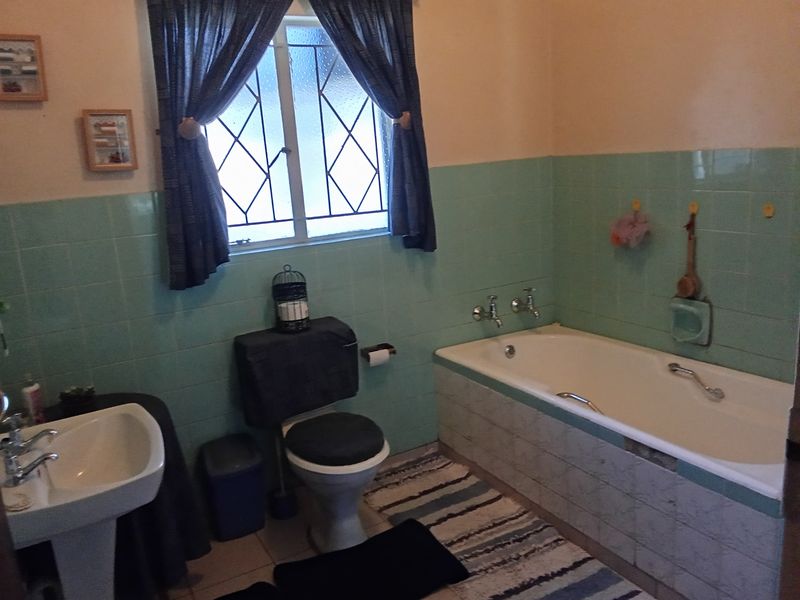3 bedroom farm for sale in Houtkop AH, Vereeniging offering comfort and convenience - Photo 8