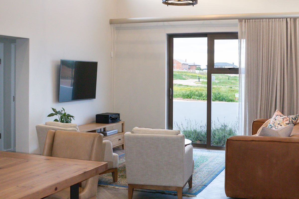 Spacious Double-Storey Family Home in Secure Estate – No Transfer Duty! - Photo 4