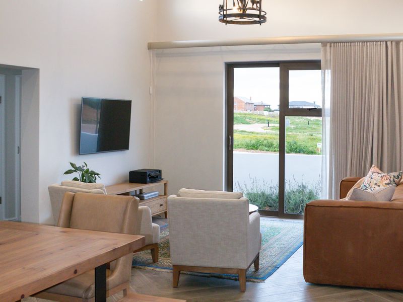 Spacious Double-Storey Family Home in Secure Estate – No Transfer Duty! - Photo 4