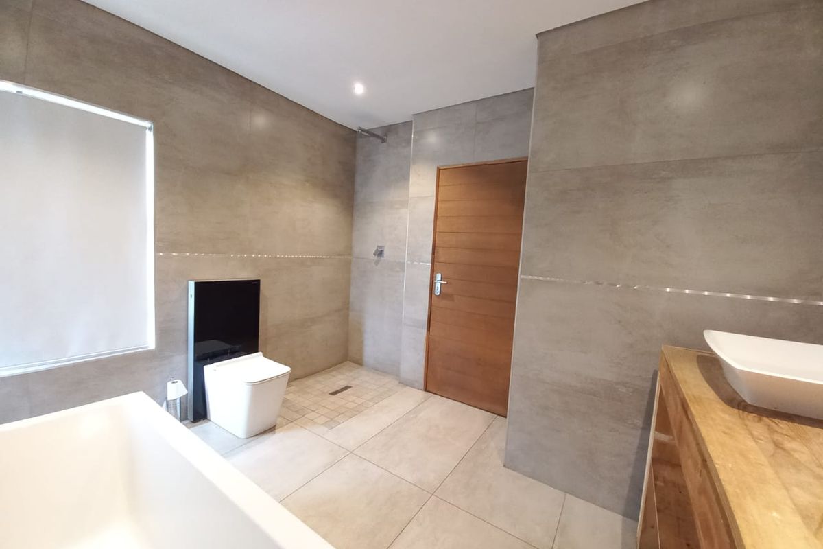 Modern 5 bedroom property for sale in Helderwyk. - Photo 5