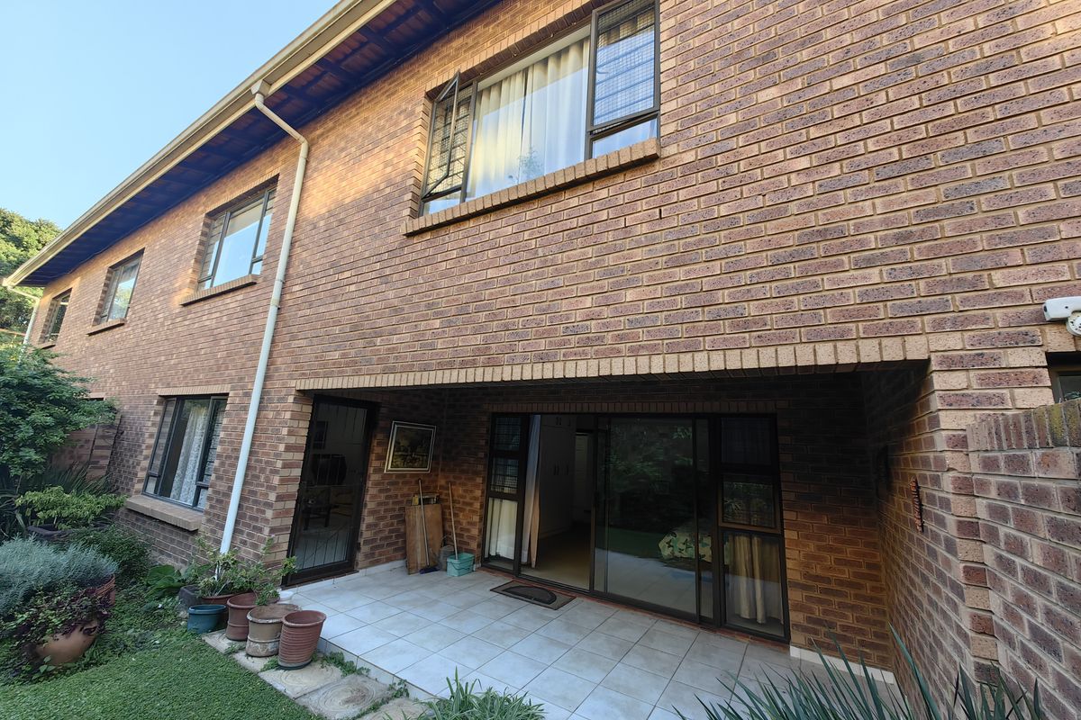 Spacious apartment with Private Garden & Patio in Secure Lifestyle complex - Photo 3