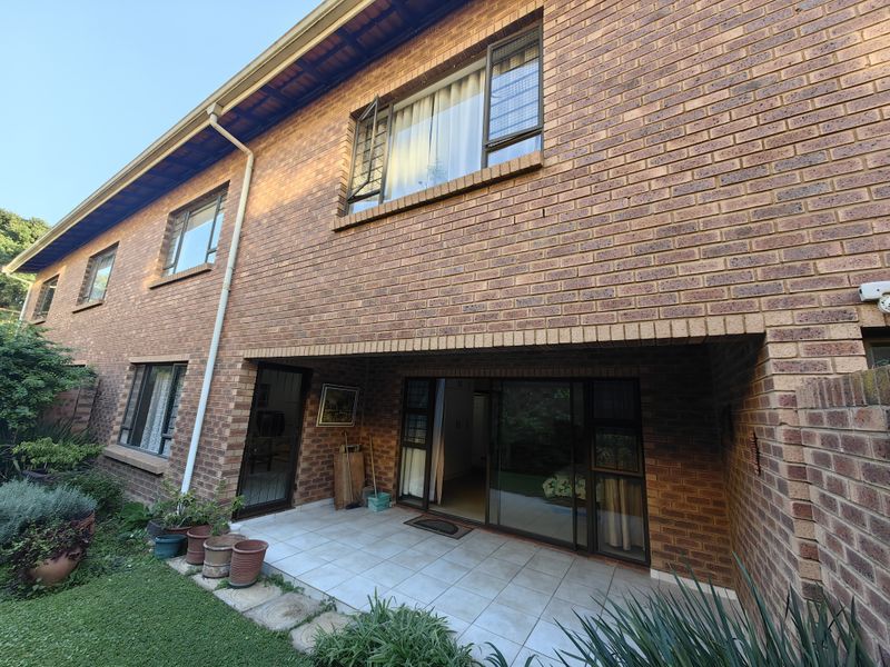 Spacious apartment with Private Garden & Patio in Secure Lifestyle complex - Photo 3