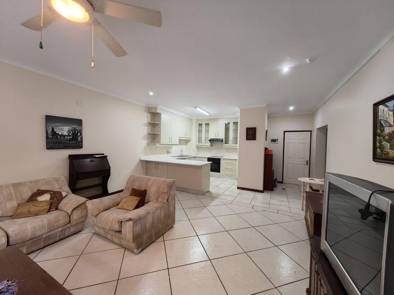 Spacious apartment with Private Garden & Patio in Secure Lifestyle complex - Photo 9