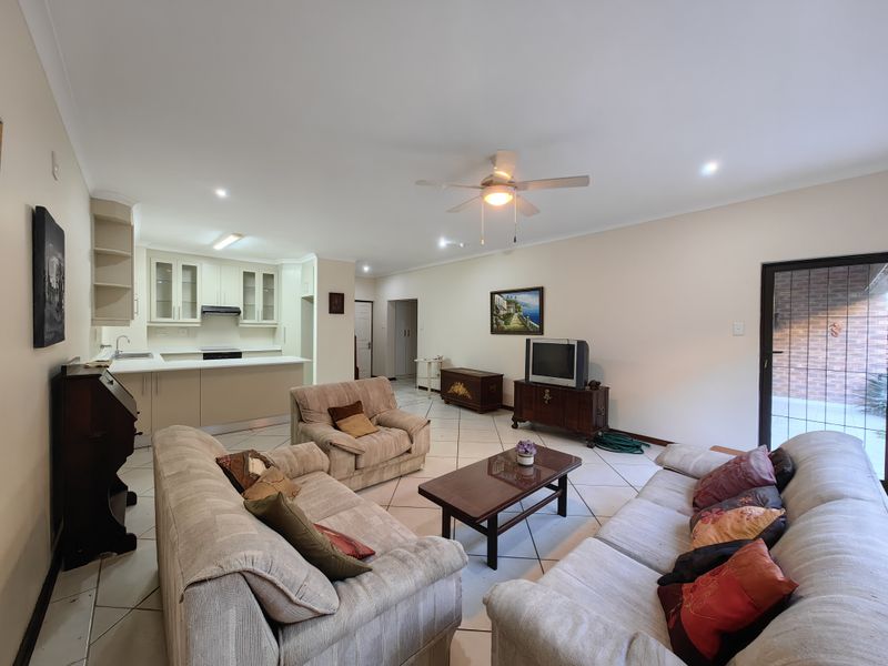 Spacious apartment with Private Garden & Patio in Secure Lifestyle complex - Photo 8