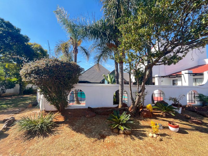 VINTAGE FULLY FURNISHED MANSION AVAILABLE TO LET IN A SECURE AND QUIET NEIGHBOURHOOD. - Photo 2