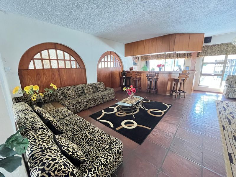 VINTAGE FULLY FURNISHED MANSION AVAILABLE TO LET IN A SECURE AND QUIET NEIGHBOURHOOD. - Photo 10