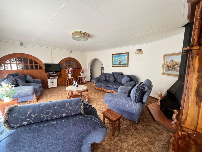 VINTAGE FULLY FURNISHED MANSION AVAILABLE TO LET IN A SECURE AND QUIET NEIGHBOURHOOD. - Photo 9