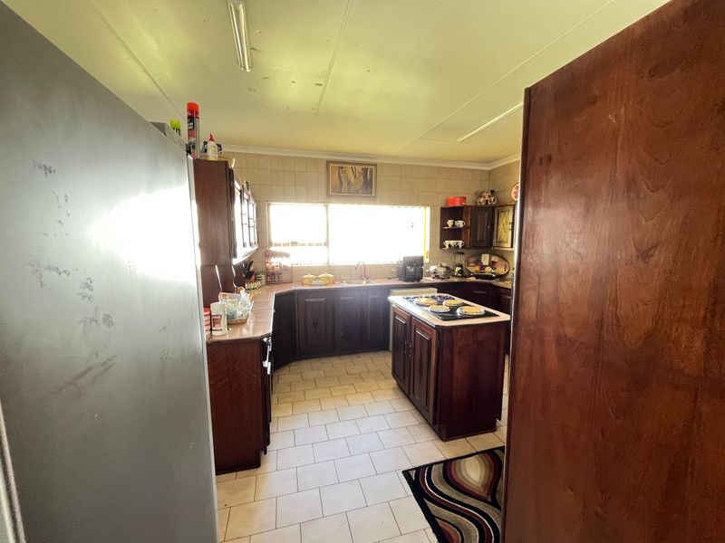 VINTAGE FULLY FURNISHED MANSION AVAILABLE TO LET IN A SECURE AND QUIET NEIGHBOURHOOD. - Photo 4