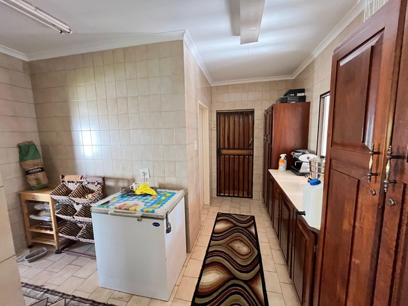 VINTAGE FULLY FURNISHED MANSION AVAILABLE TO LET IN A SECURE AND QUIET NEIGHBOURHOOD. - Photo 6