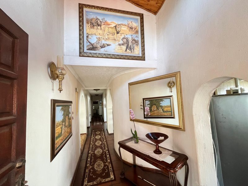 VINTAGE FULLY FURNISHED MANSION AVAILABLE TO LET IN A SECURE AND QUIET NEIGHBOURHOOD. - Photo 3